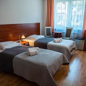 Zimmer mit zwei Einzelbetten